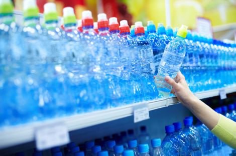 Niebezpieczeństwo wody w plastikowych butelkach